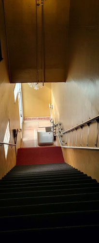 Entrance with a seat elevator and stairs